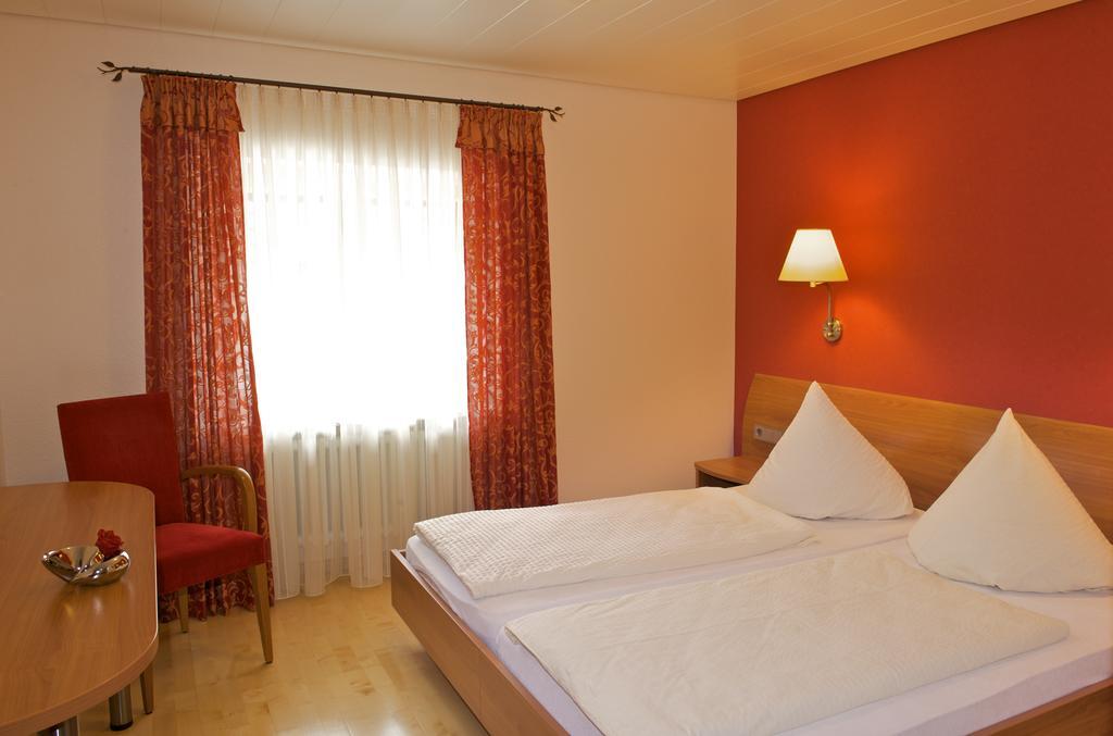 Gasthof Zum Kreuz Hotel Neuenburg am Rhein Room photo